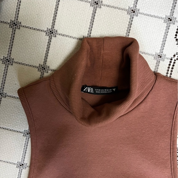 Zara sleeveless cropped turtle neck - Picture 2 of 3